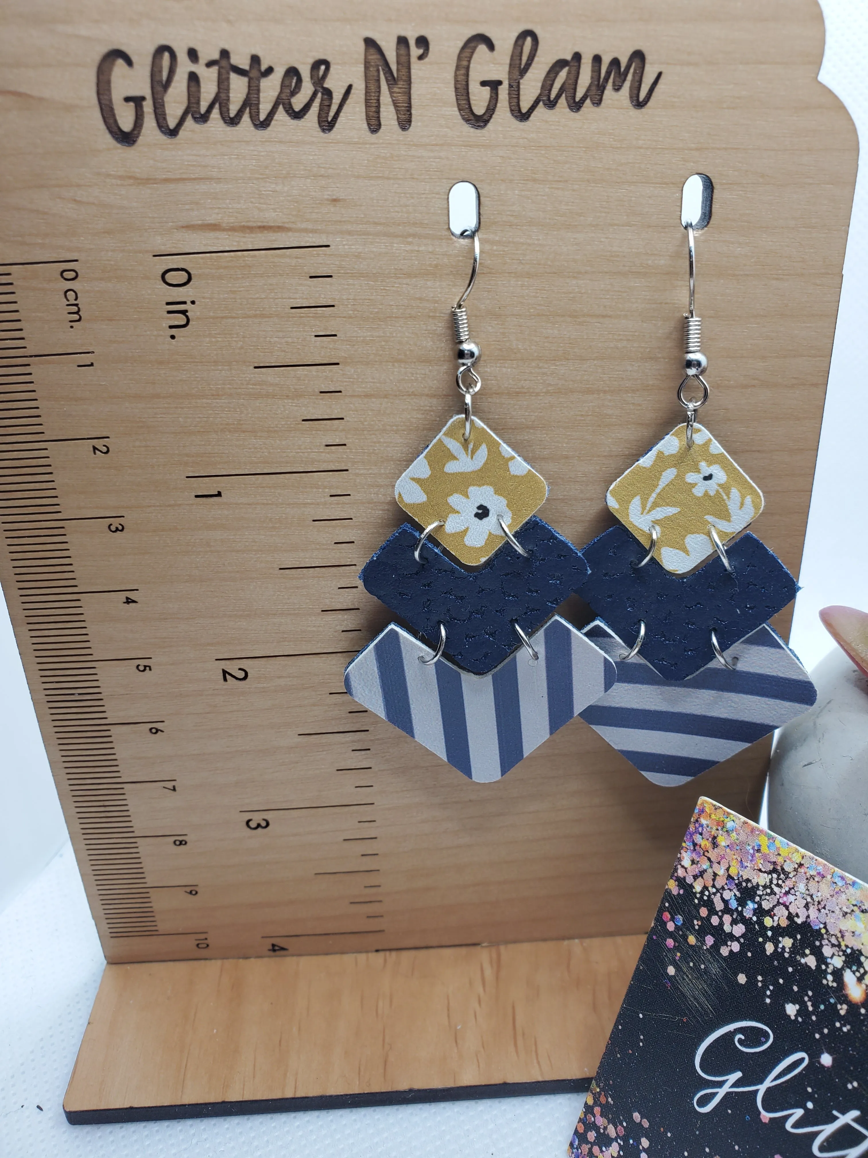 1233 Three Layered Arrow Shaped Dangle Earrings