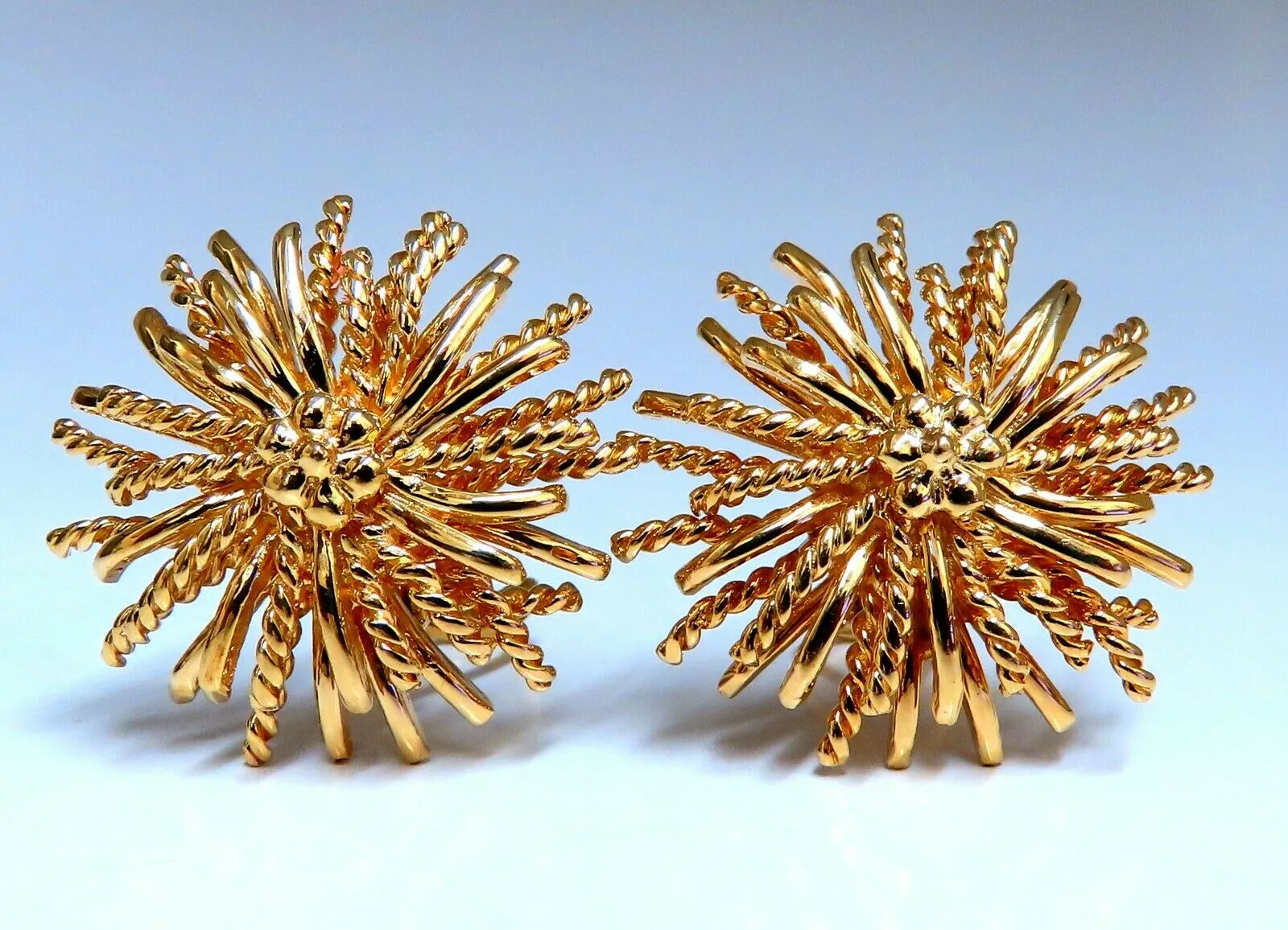 14kt Gold Blossoming Daisy 3D Clip Earrings
