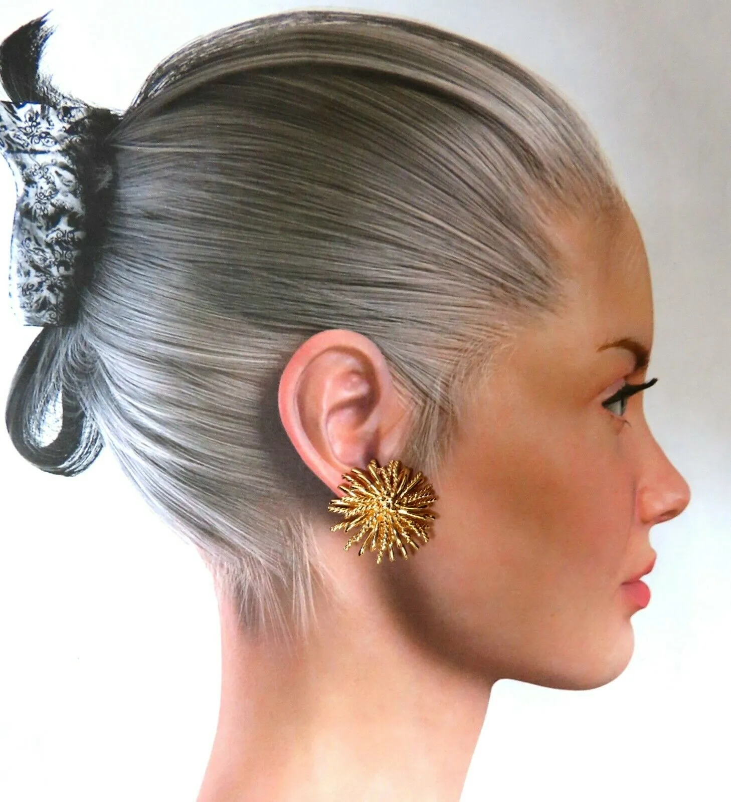 14kt Gold Blossoming Daisy 3D Clip Earrings