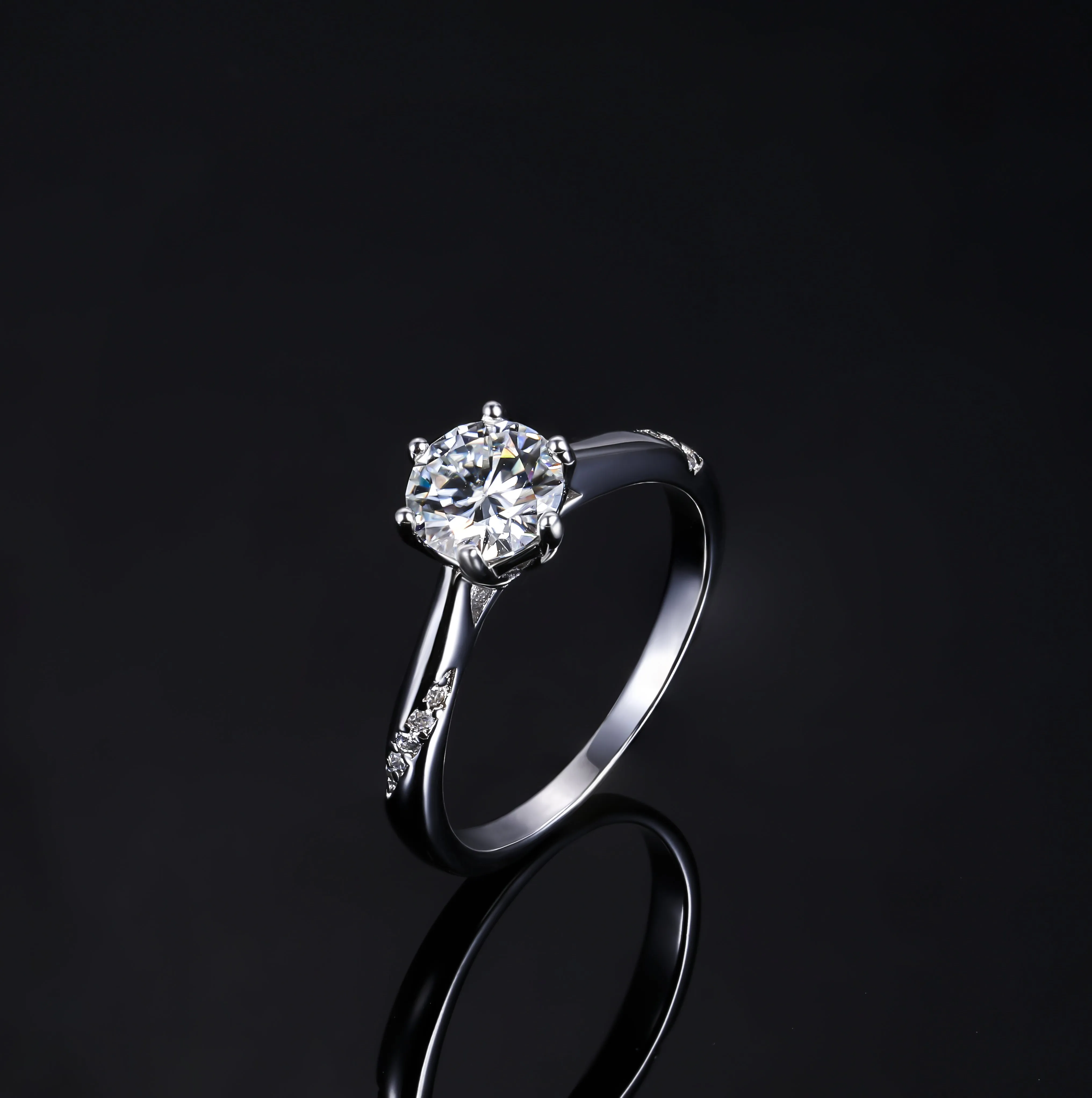 1CT Round Cut Moissanite Wedding Rings