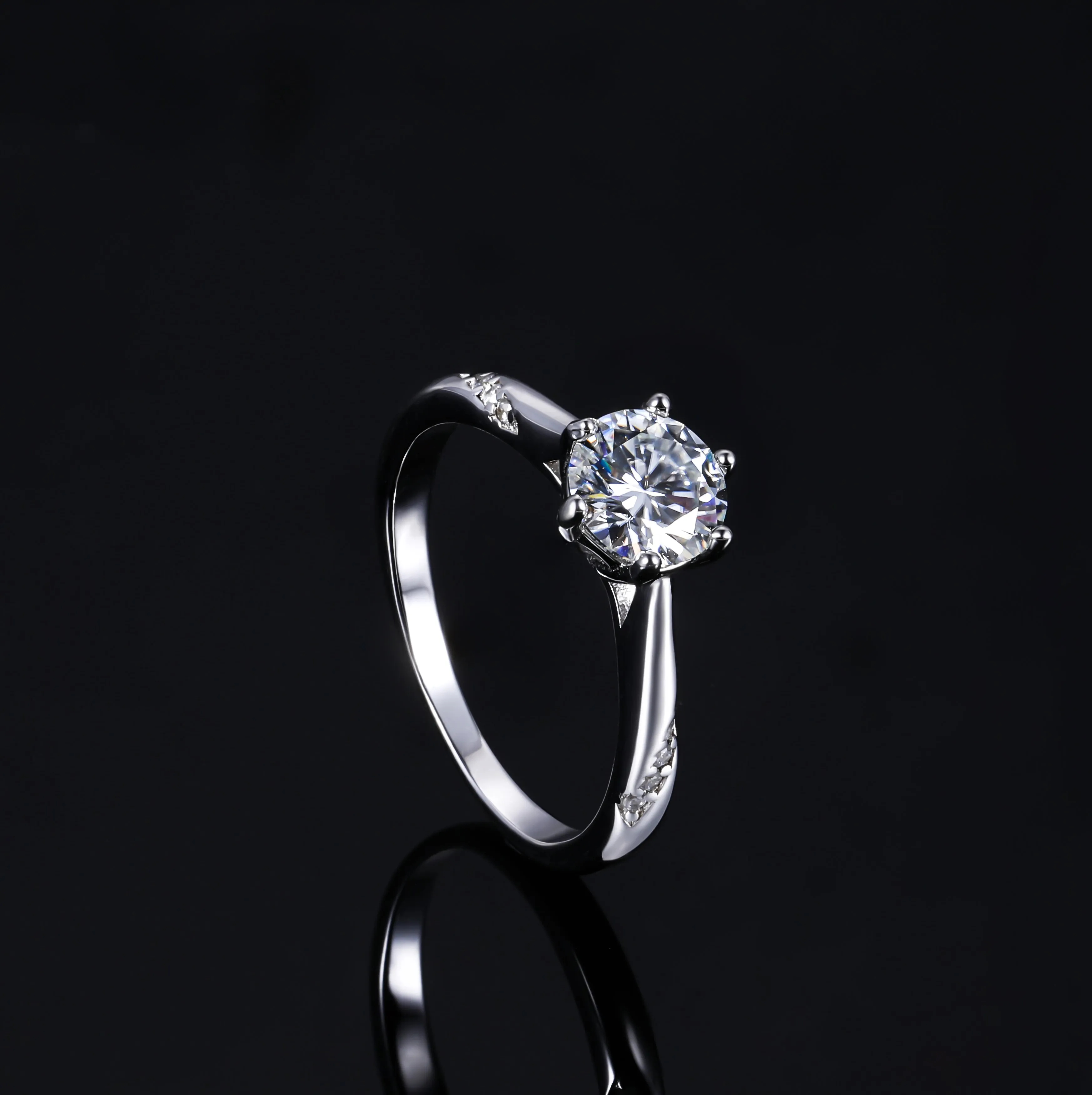 1CT Round Cut Moissanite Wedding Rings