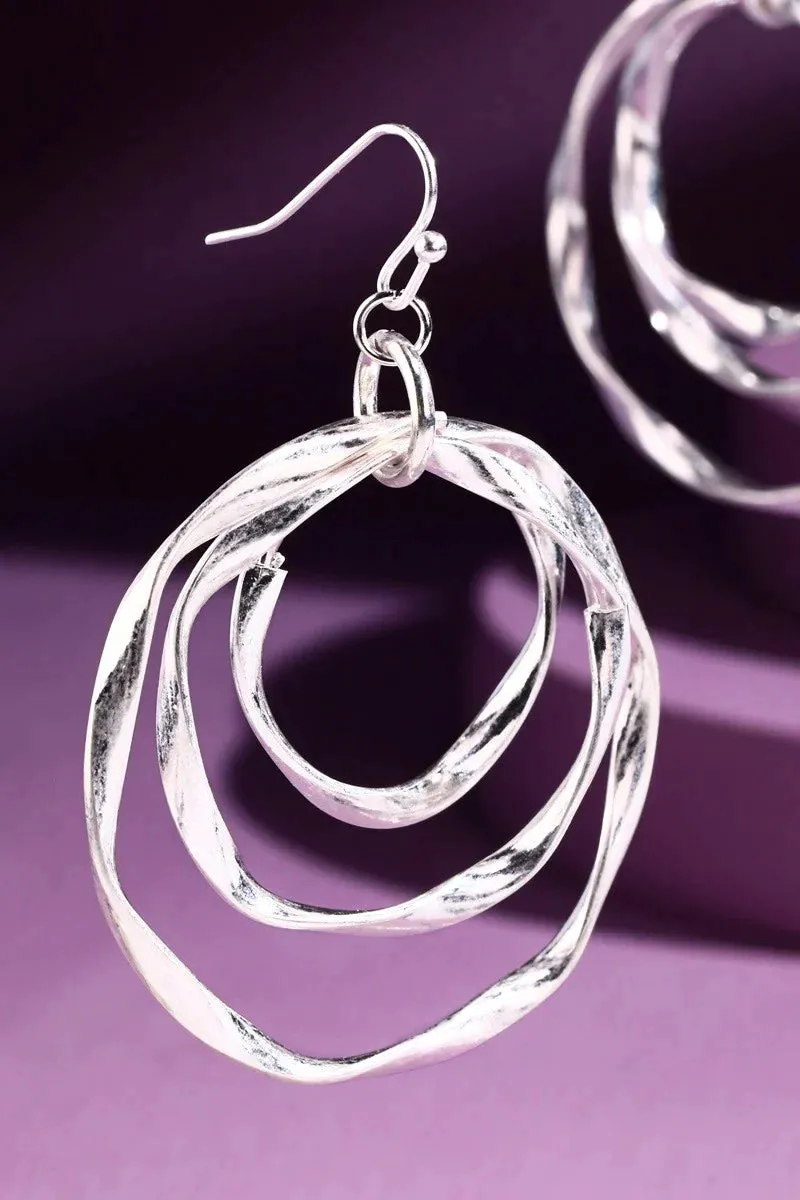 AMEILIA WAVY CIRCLE PENDANT EARRINGS - 2 COLORS