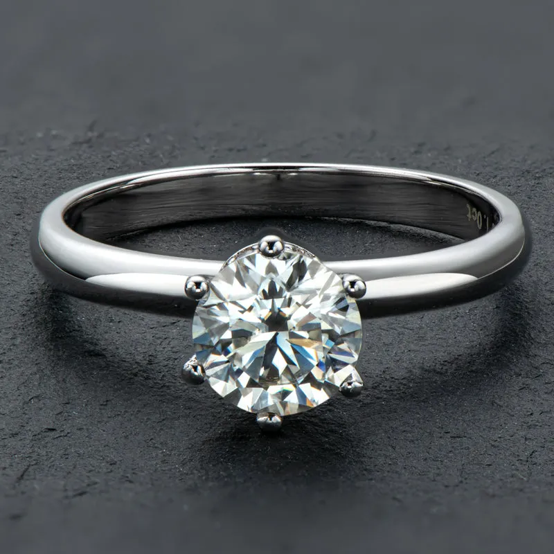 Classic Round Cut Moissanite Diamond Fashion Solitaire Ring