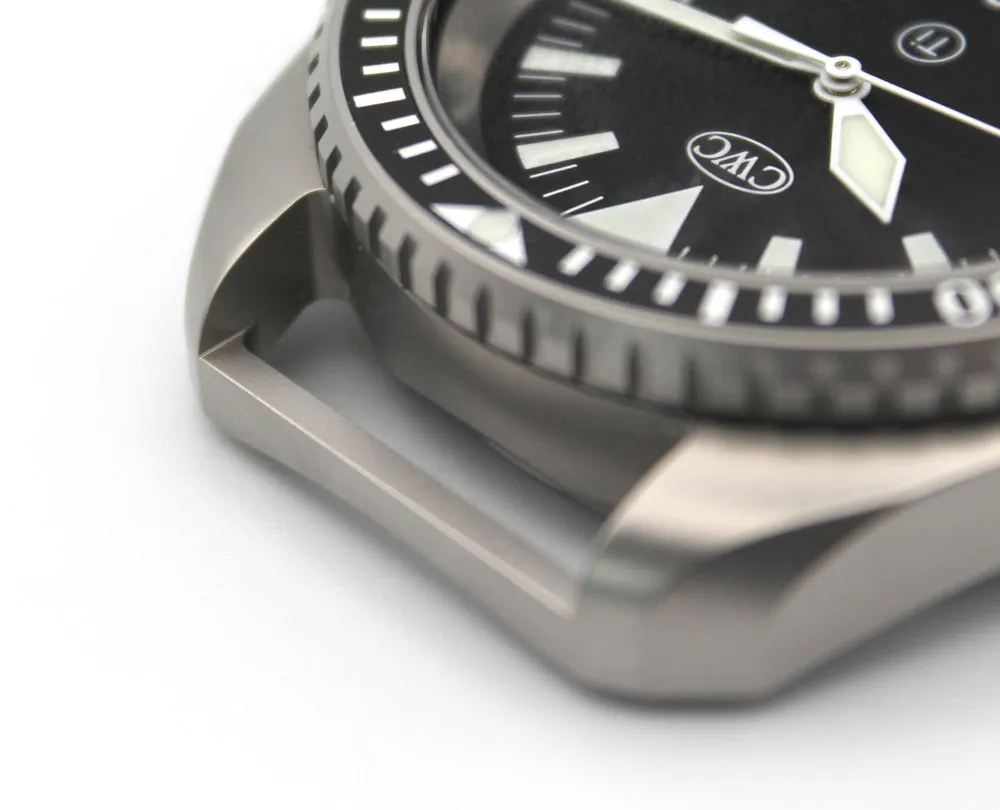 CWC TI300 TITANIUM 5 QUARTZ DIVERS WATCH