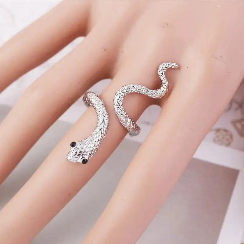 Exaggerated Personality Snake Ring with Crown Detail - Vintage Style Alloy Jewelry for Women