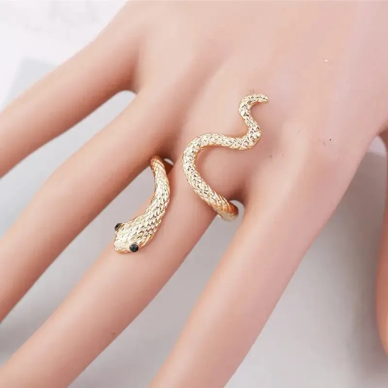 Exaggerated Personality Snake Ring with Crown Detail - Vintage Style Alloy Jewelry for Women