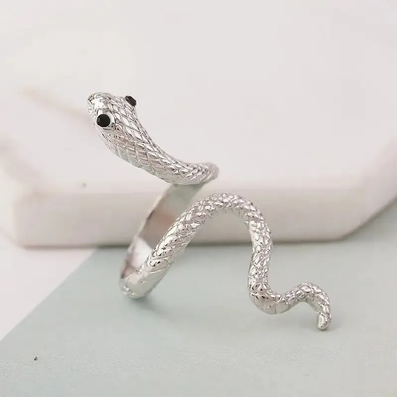 Exaggerated Personality Snake Ring with Crown Detail - Vintage Style Alloy Jewelry for Women