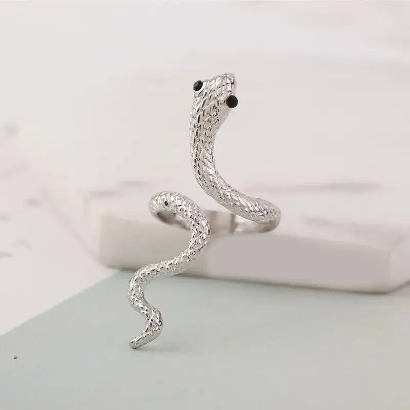 Exaggerated Personality Snake Ring with Crown Detail - Vintage Style Alloy Jewelry for Women