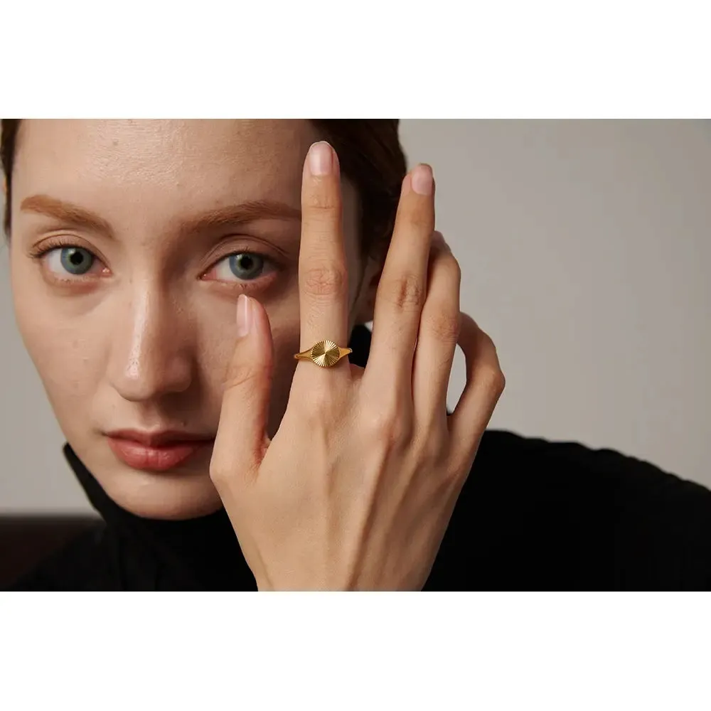 Golden Geometric Ring