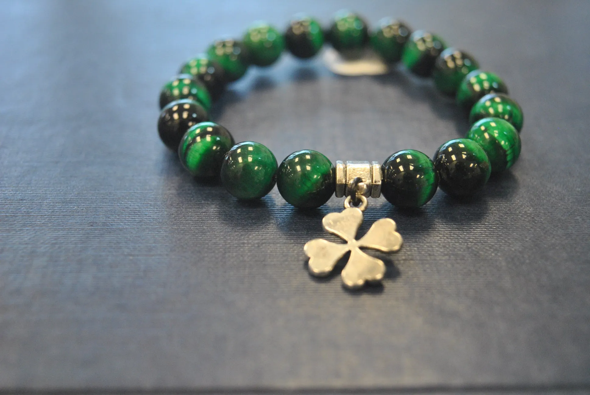 GREEN TIGERE EYE RHINESTONES AND CLOVE STRETCHY STATEMENT BRACELET SET