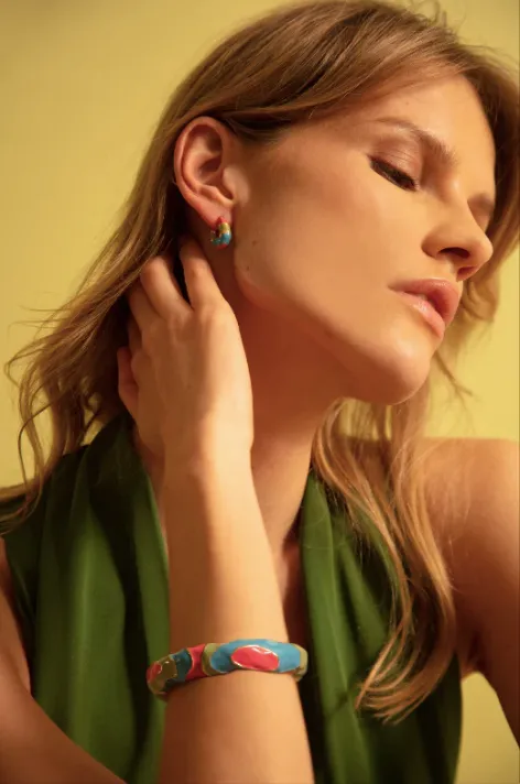 MINI WAVE HOOP EARRINGS WITH MULTICOLORED ENAMEL
