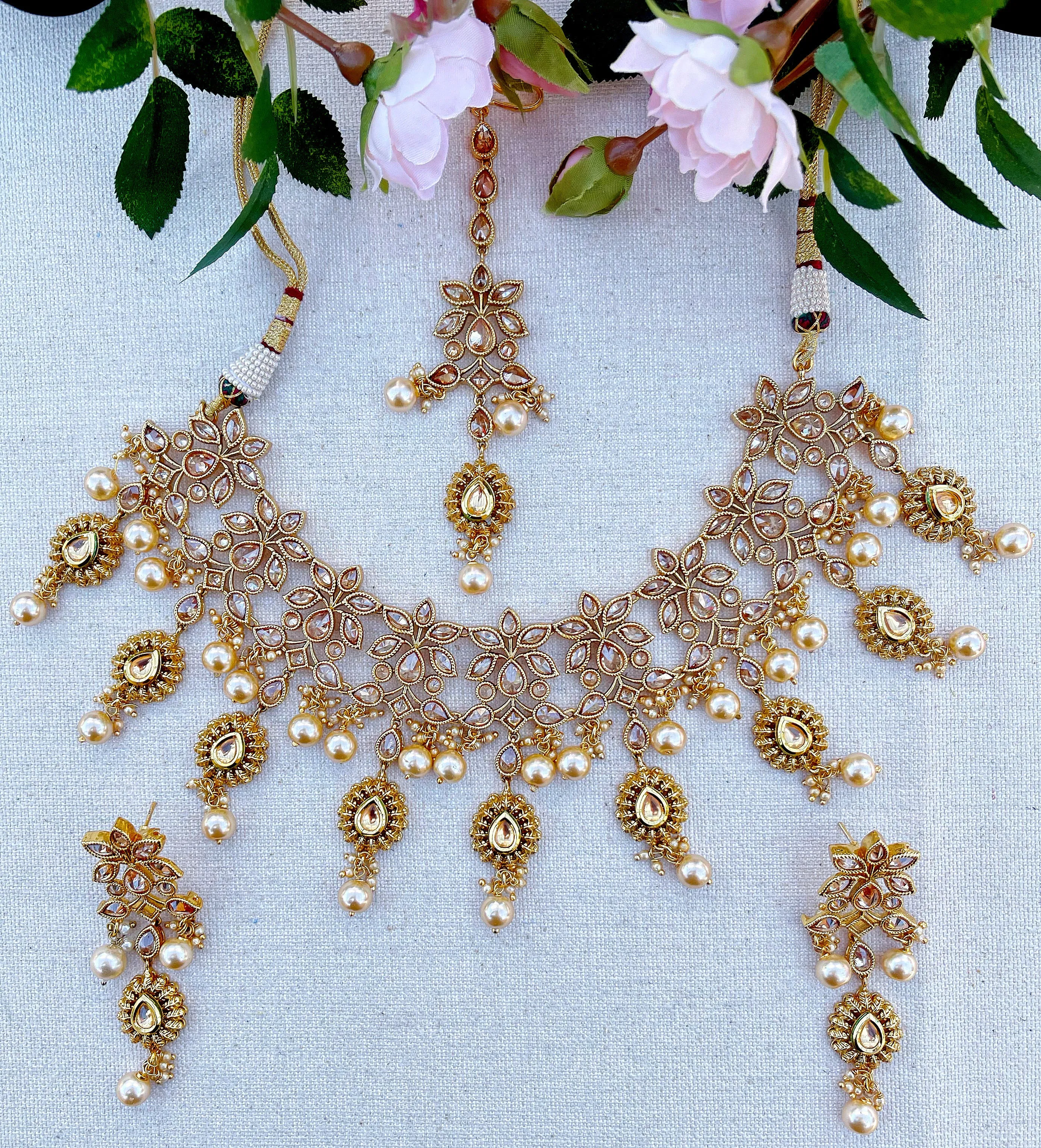 Neela Necklace Set