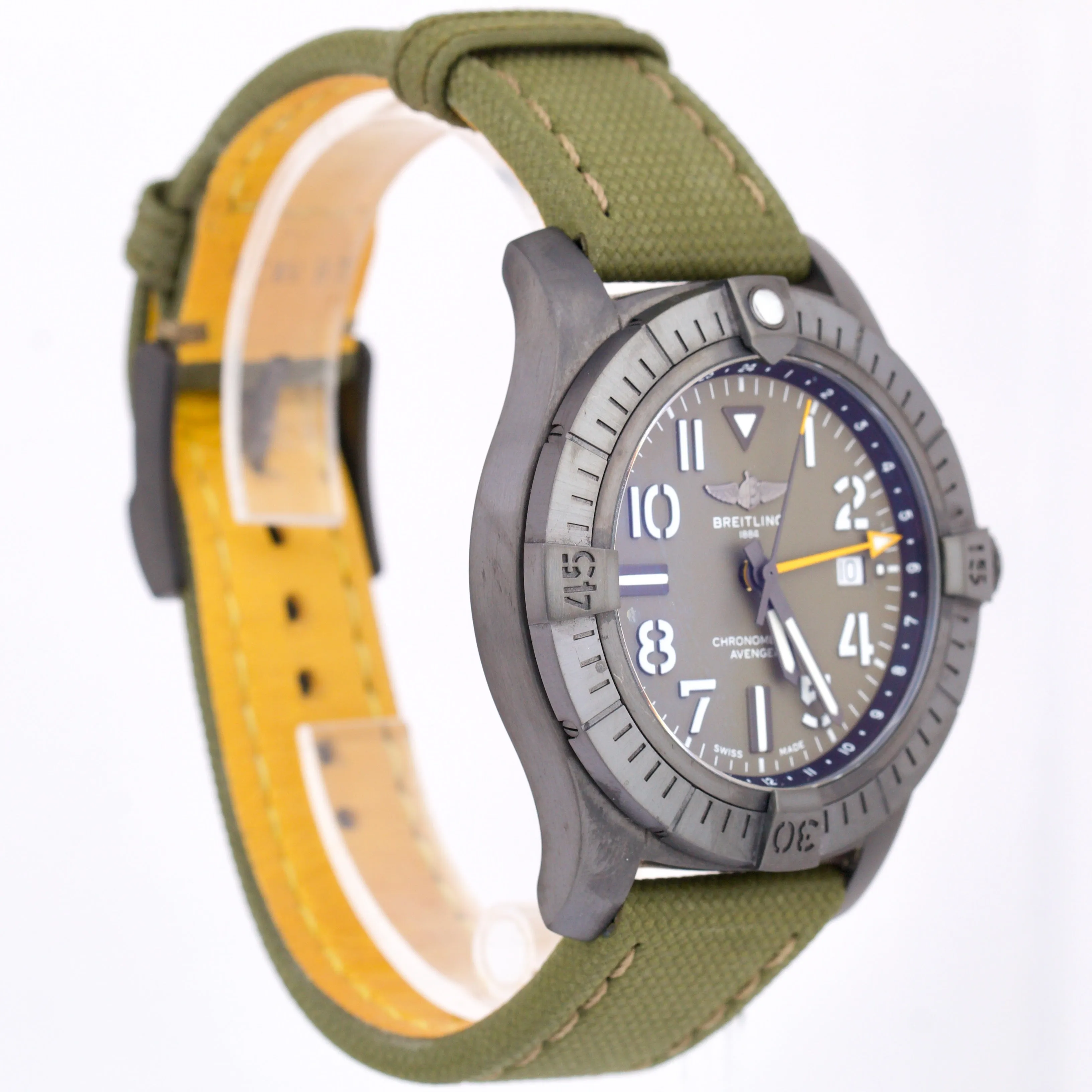 PAPERS Breitling Avenger GMT Night Mission 45 TITANIUM 45mm GREEN V32395 B P