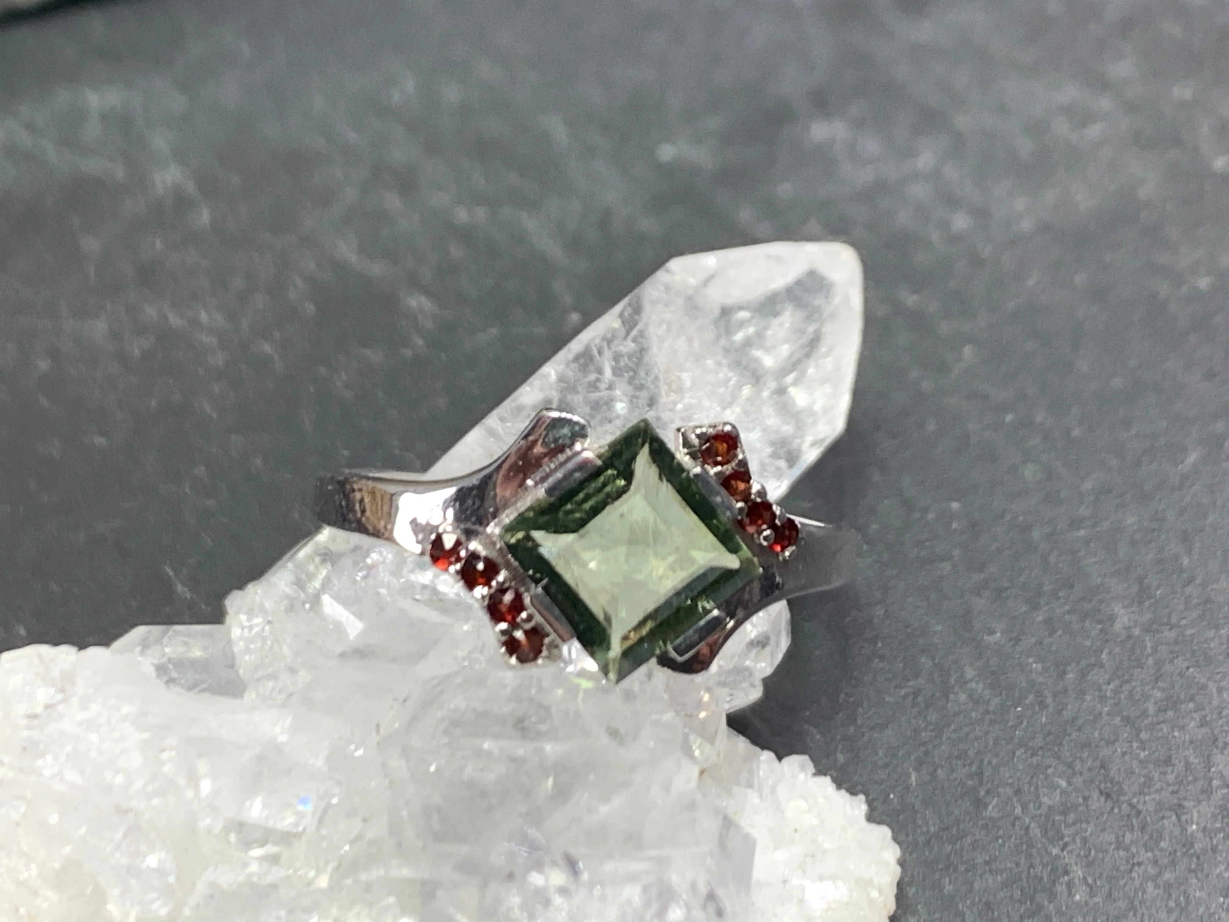 "Pegasus" Moldavite ring with Garnet