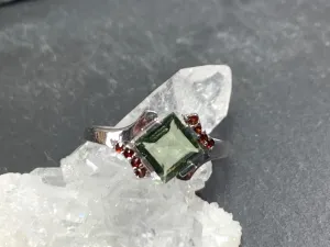 "Pegasus" Moldavite ring with Garnet