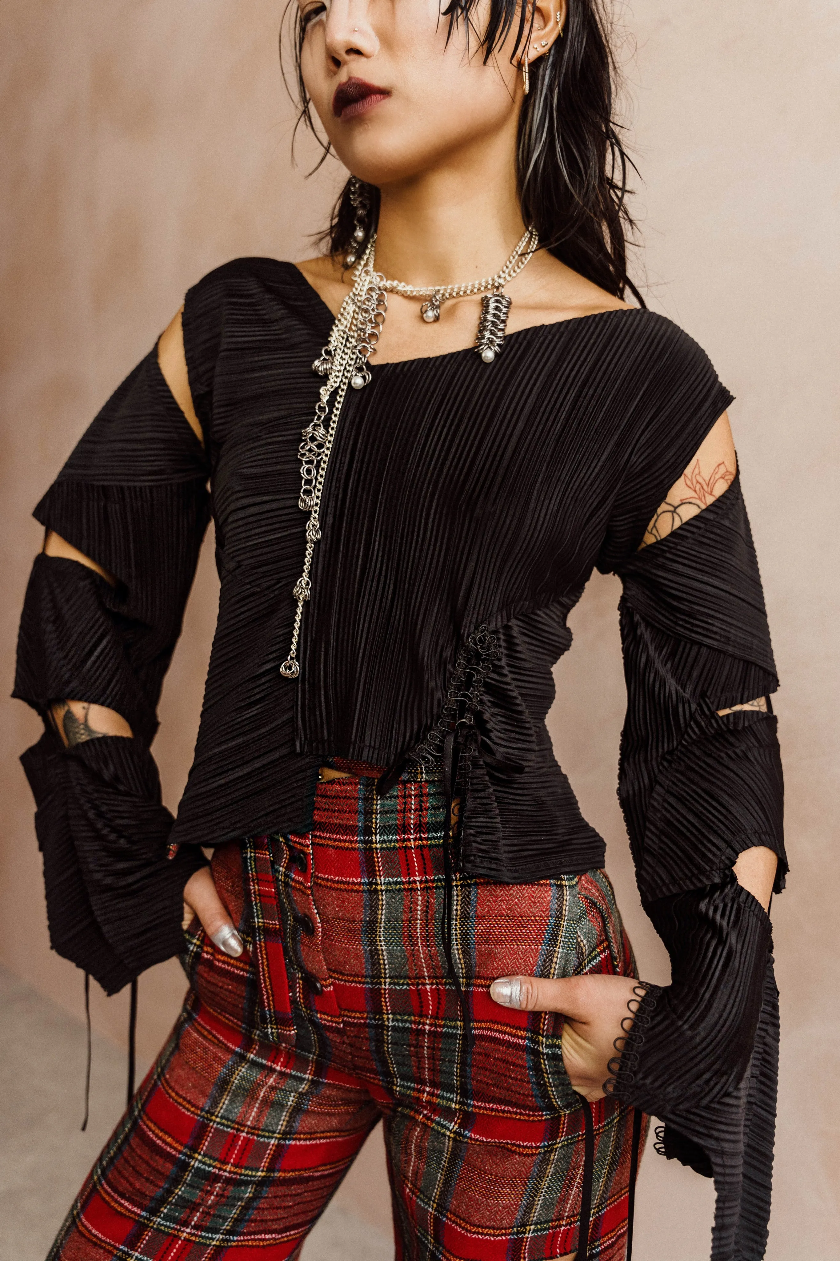 RINGS OF SATURN Pleated Top