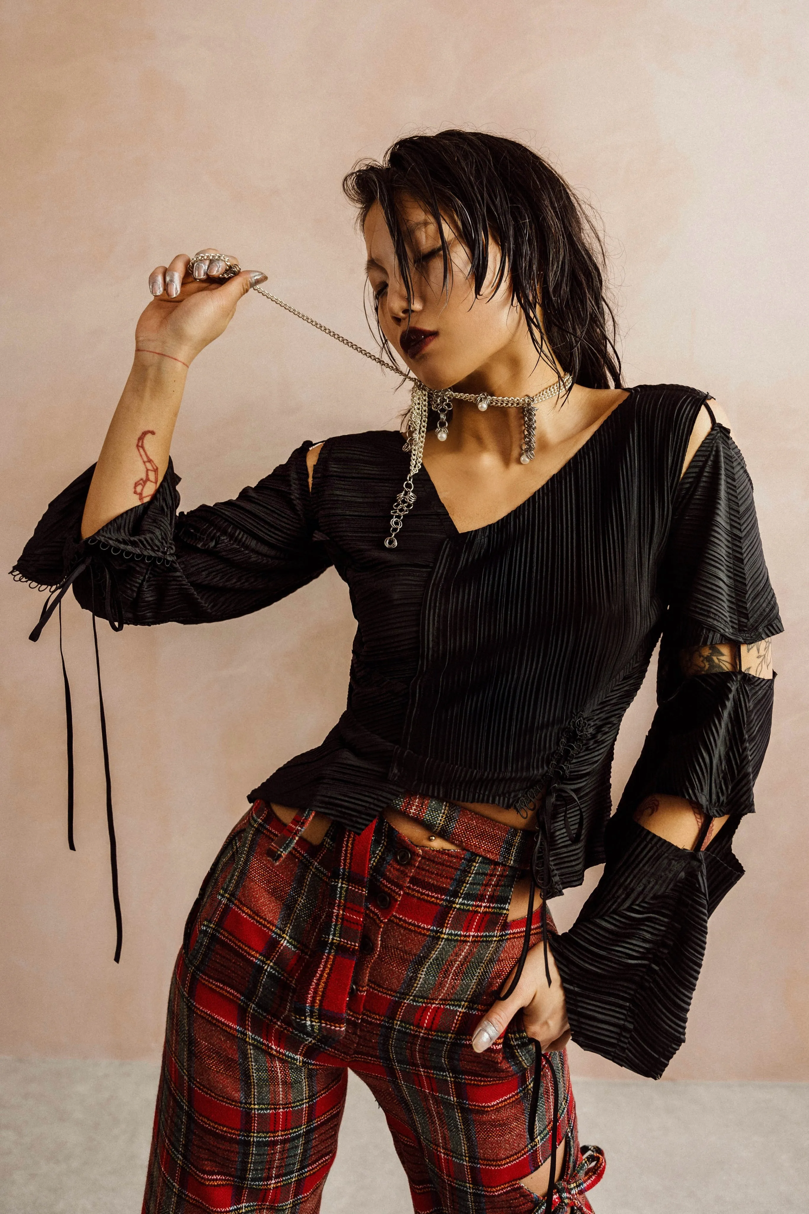 RINGS OF SATURN Pleated Top
