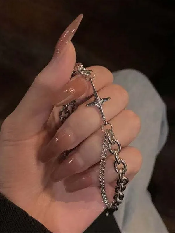 Silver Y2k bracelet with double layered pendant and star charm