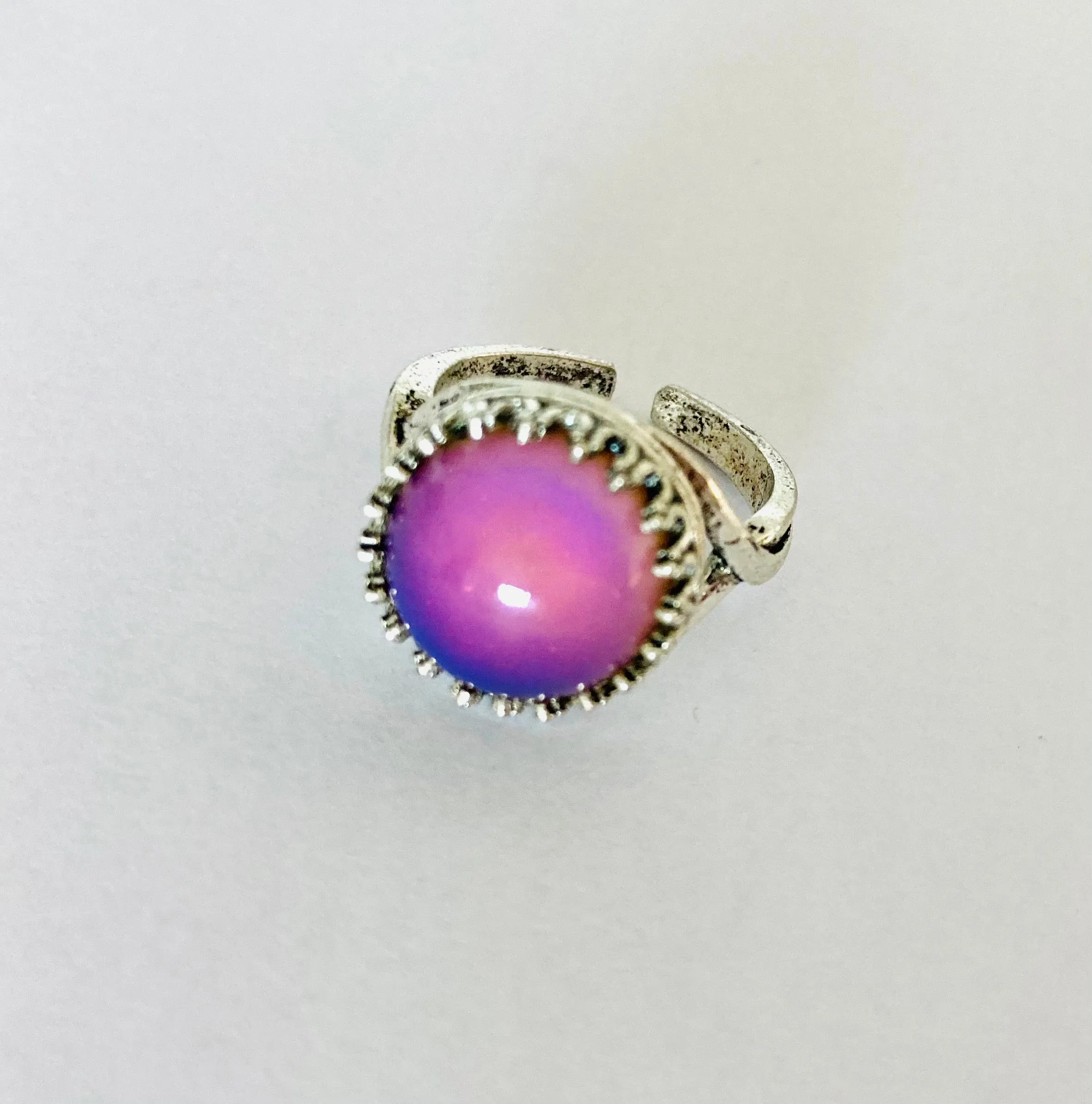 Silvery Circular Crown Setting Mood Ring