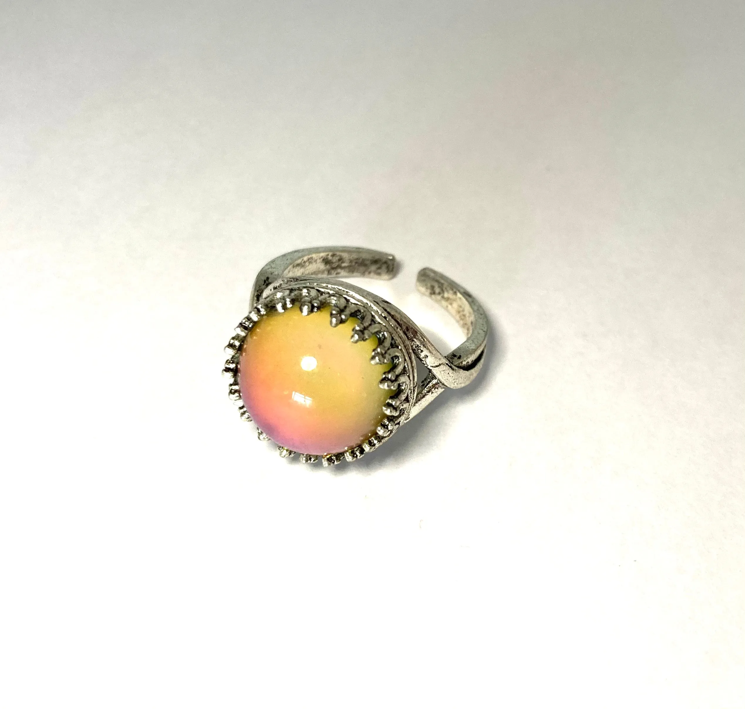Silvery Circular Crown Setting Mood Ring