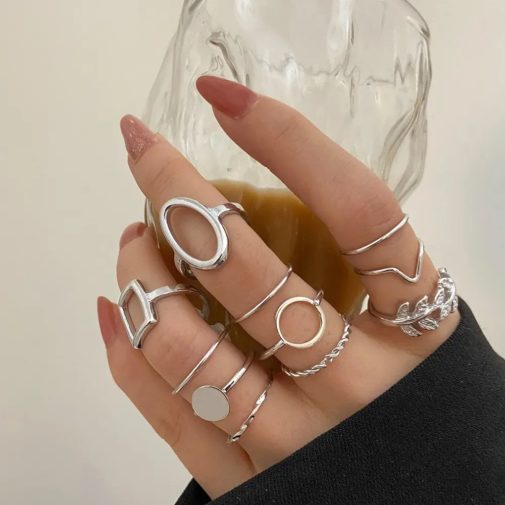 Simple Geometric Ring Set