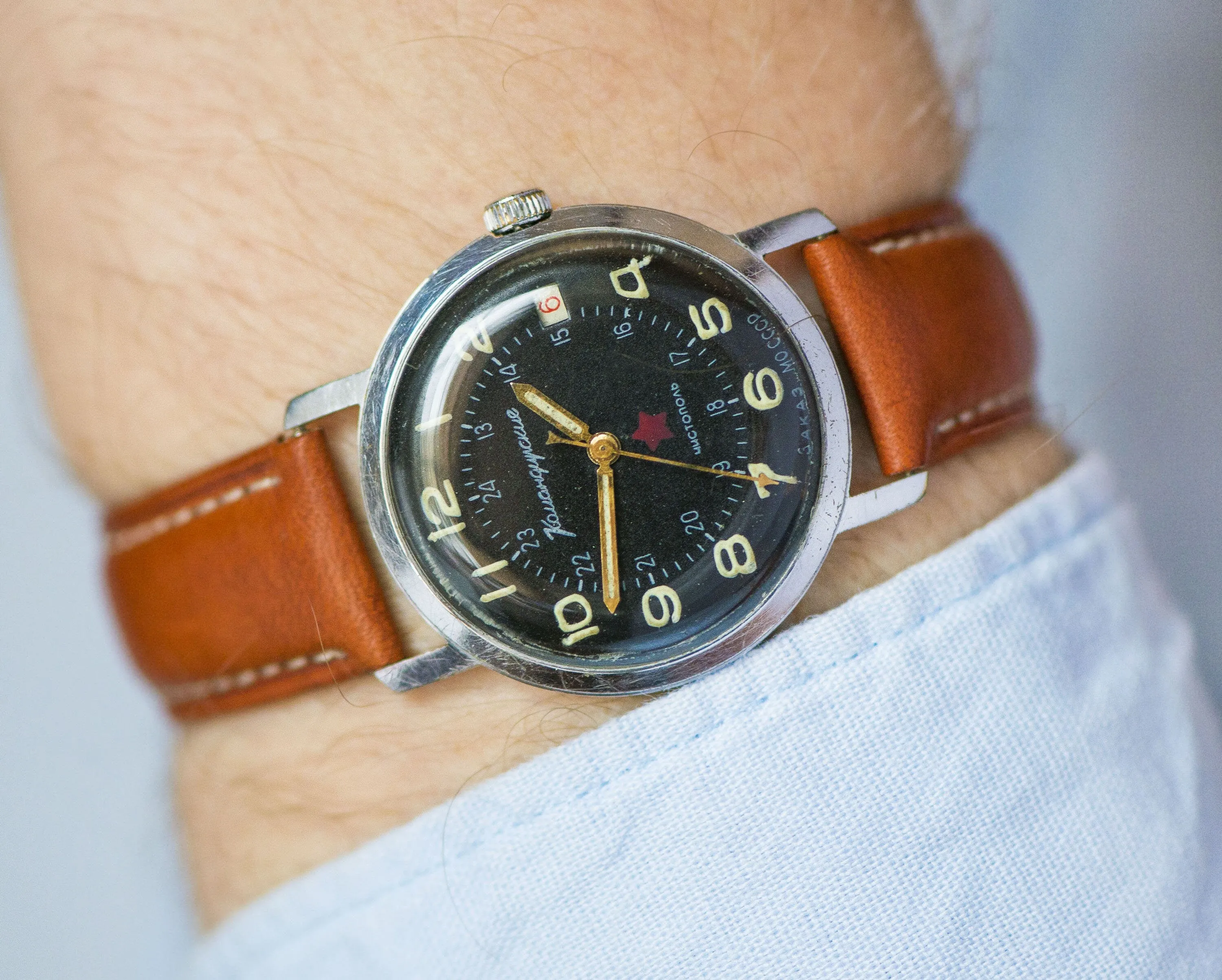 Soviet military wristwatch black men's watch Komandirskie, red star watch rare vintage gift, shockproof unisex watch, genuine leather strap