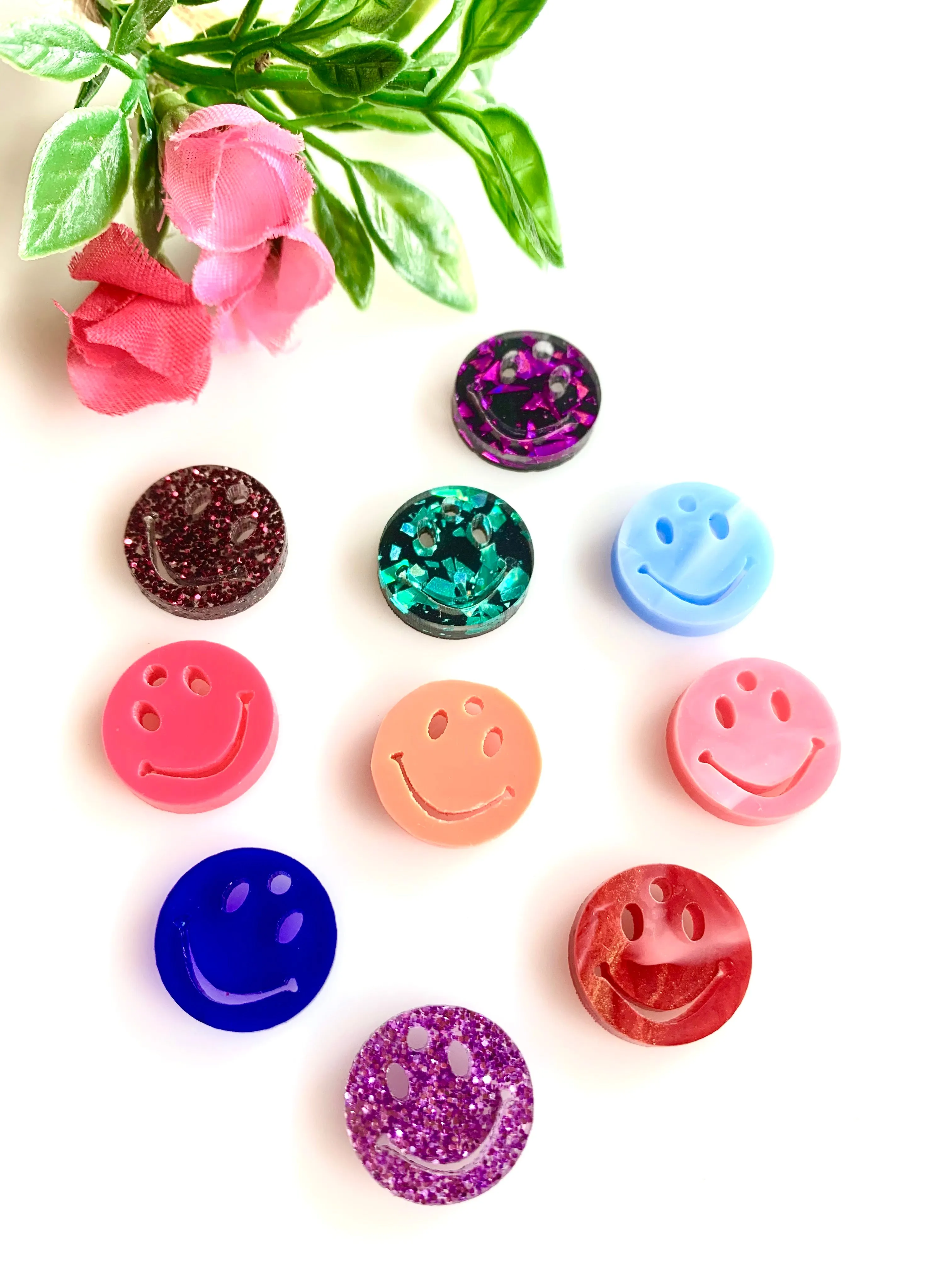 Tiny smiley faces / 10 Pieces, 15mm