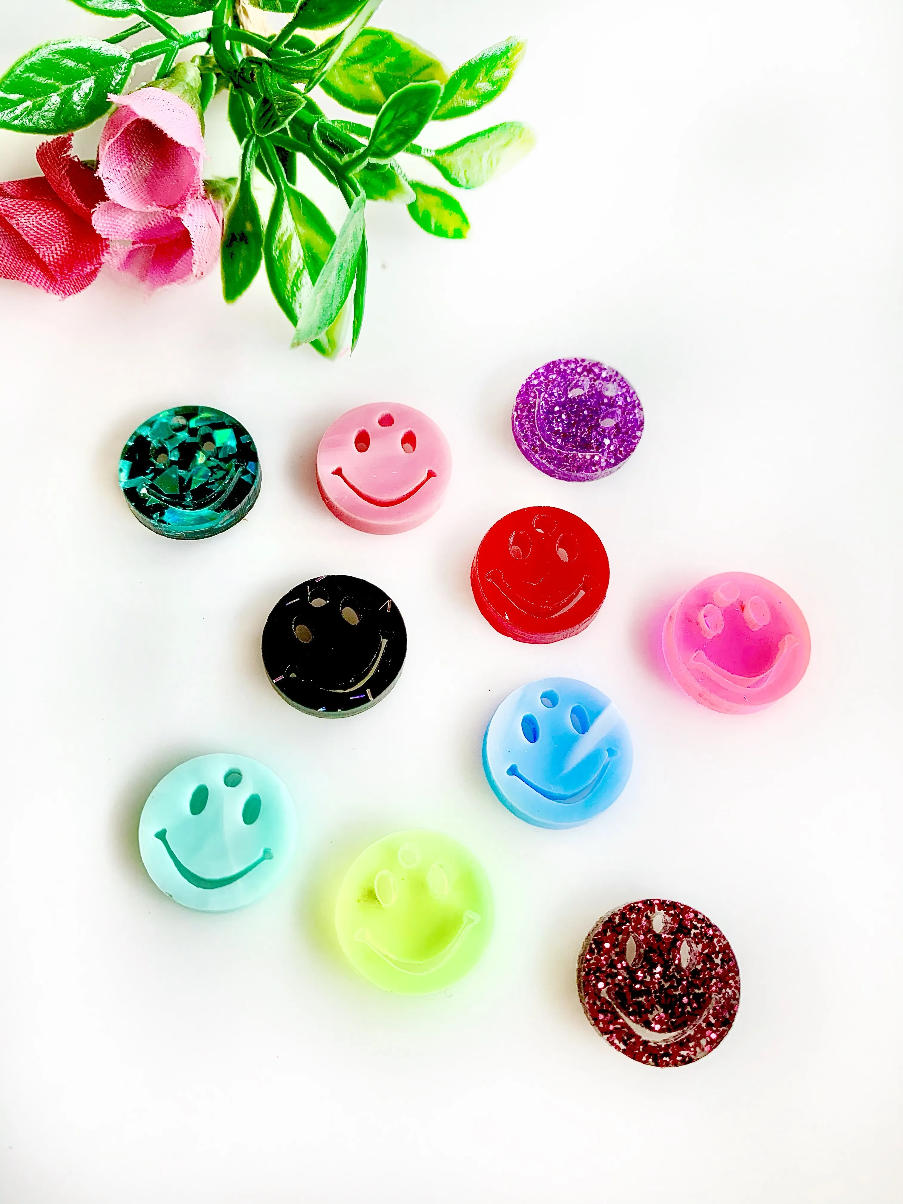 Tiny smiley faces / 10 Pieces, 15mm