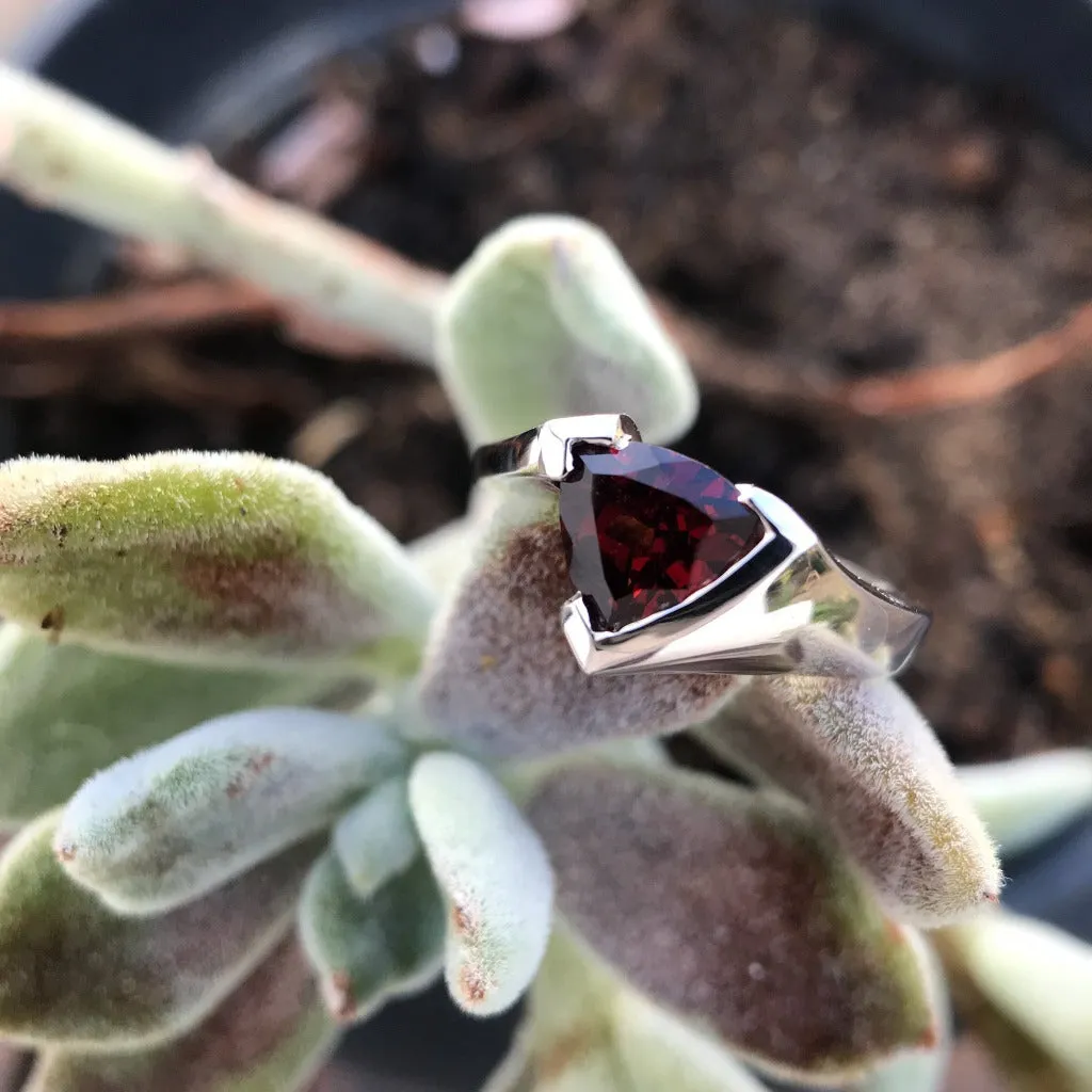 Trilliant Cut Garnet with Twisted White Gold Band