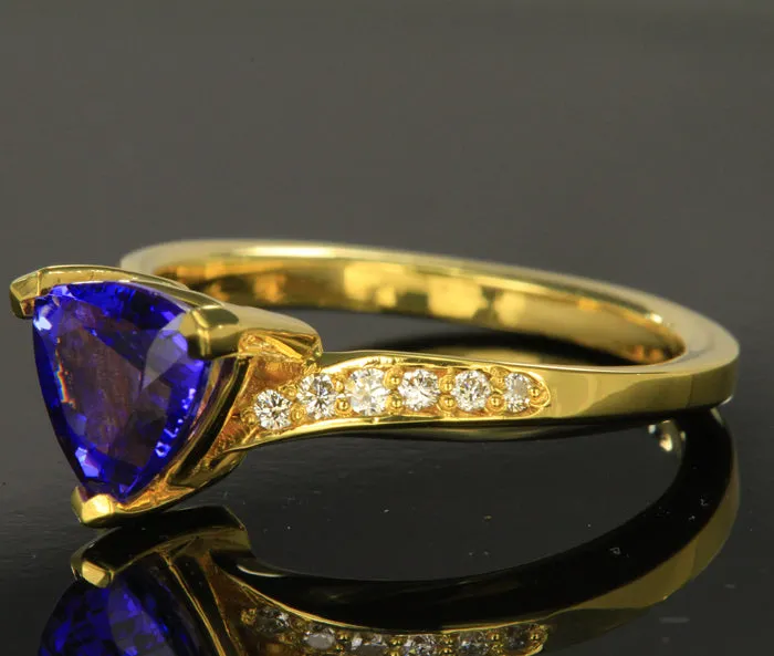 Trilliant Tanzanite Ring 1.79 Carat with Exceptional Color