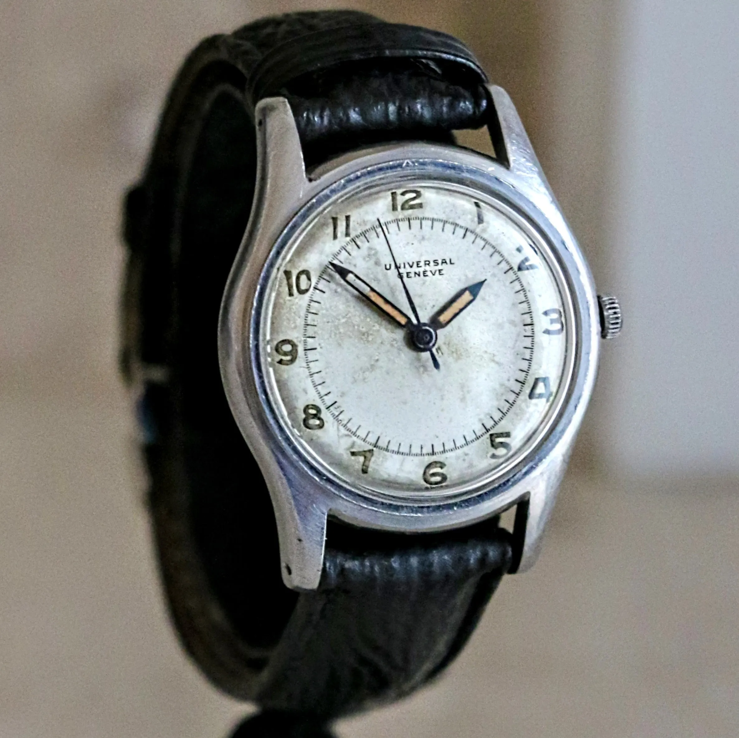 UNIVERSAL GENEVE Military WWII Wristwatch Caliber 267 17 Jewels Swiss Watch