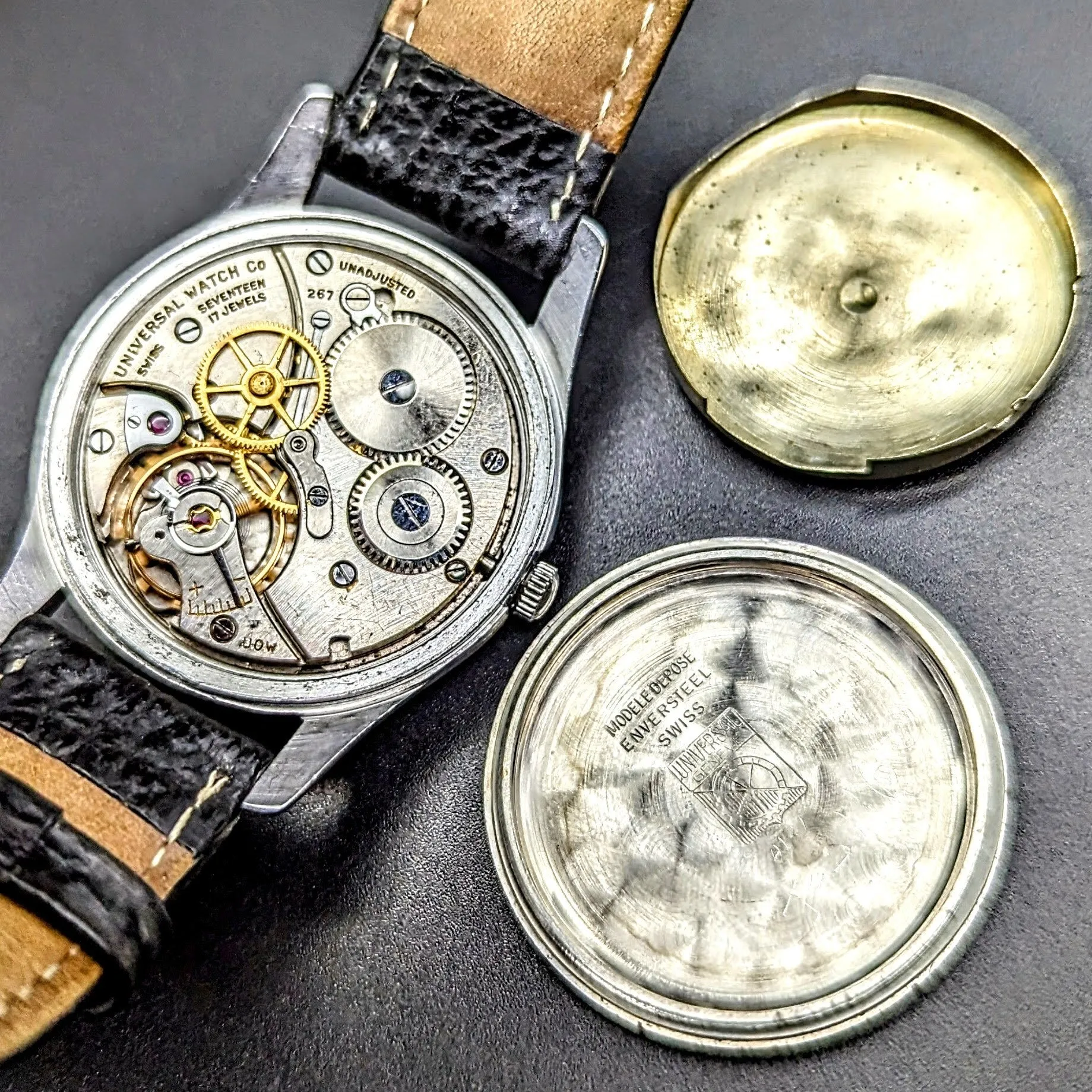 UNIVERSAL GENEVE Military WWII Wristwatch Caliber 267 17 Jewels Swiss Watch