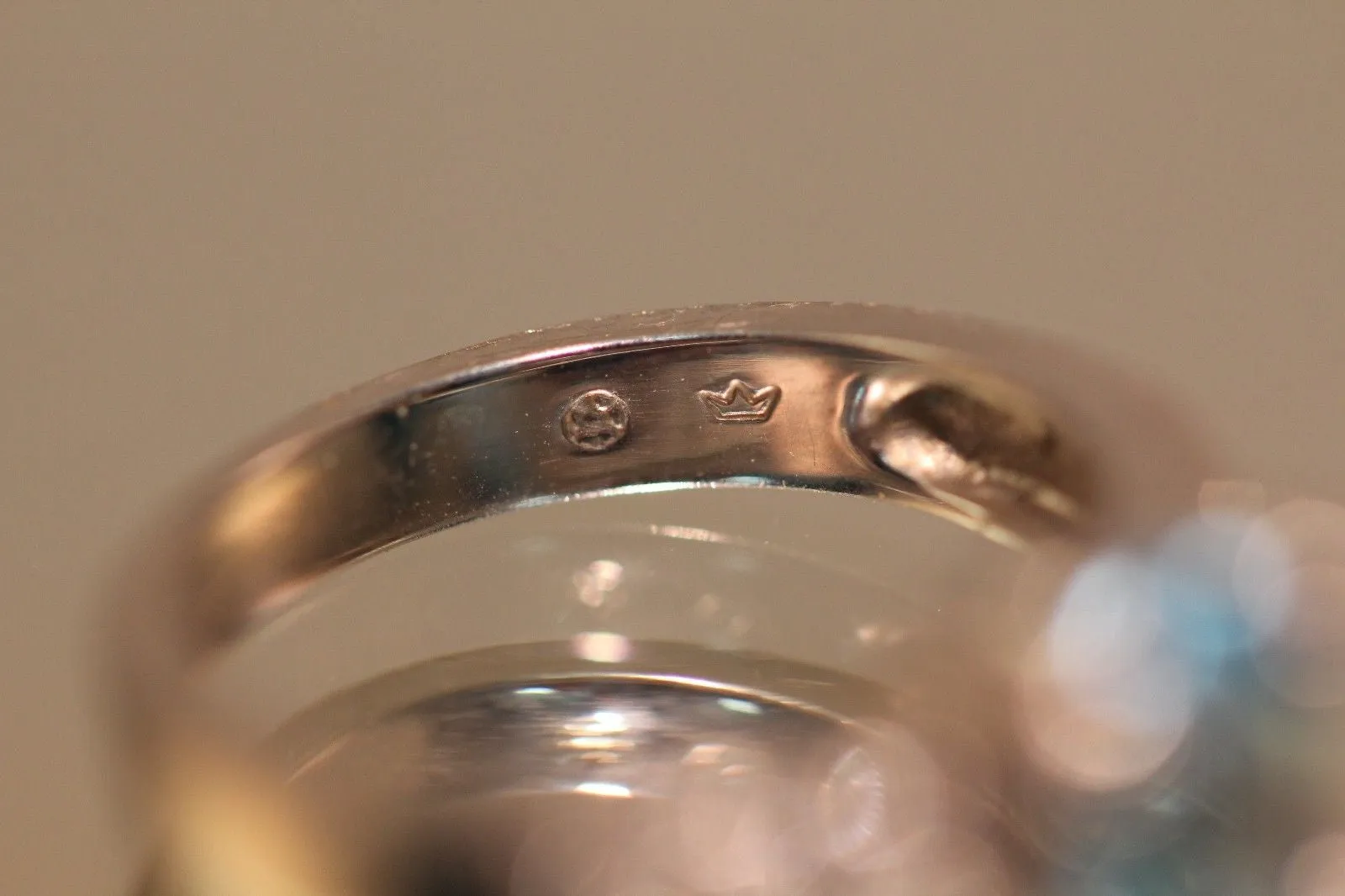 Vintage 14K White Gold Diamond & Blue Topaz Ring w/ Diamond Prongs