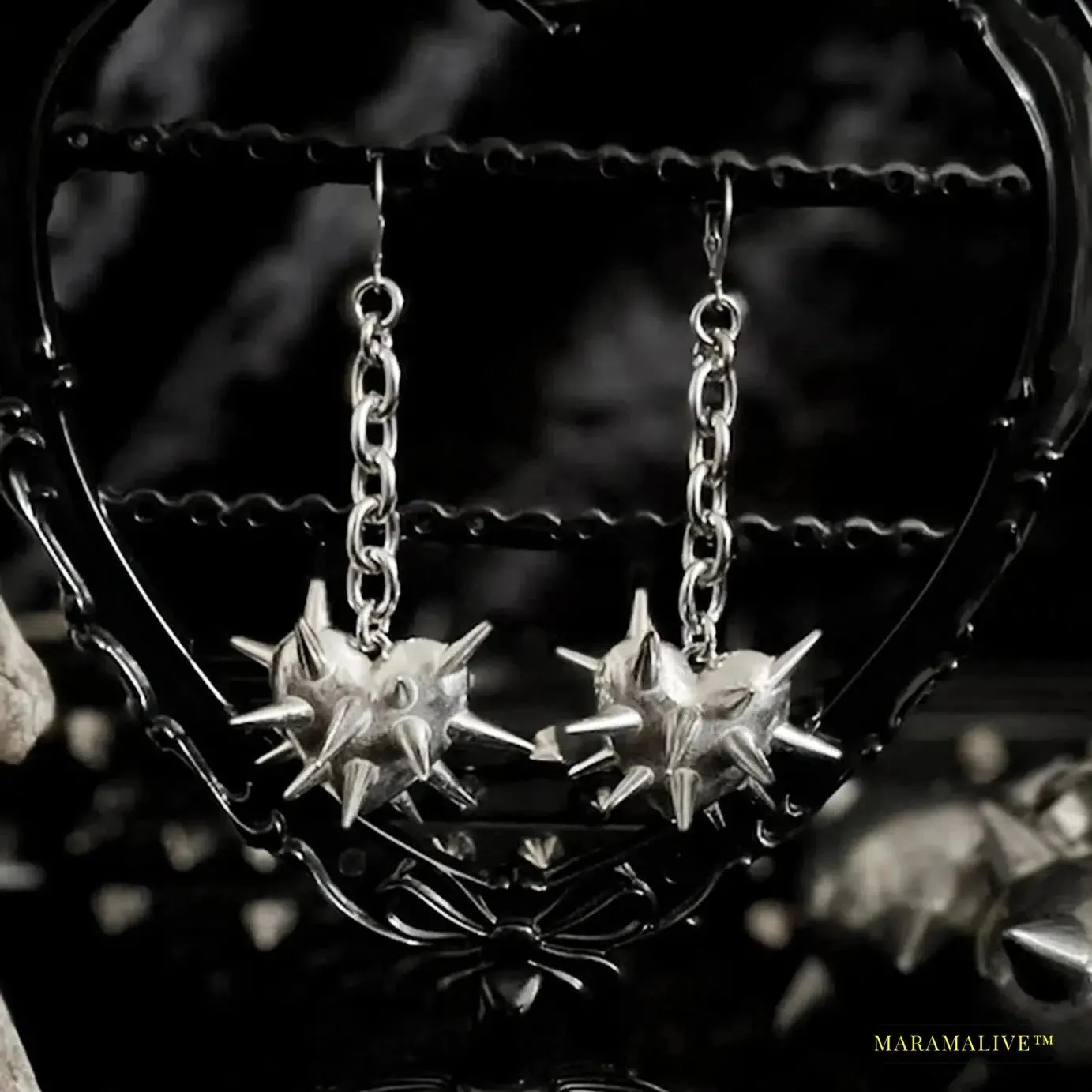 Vintage Heart Thorn Spike Chain Alloy Silver Pendant Earrings: A Gothic Fashion Masterpiece